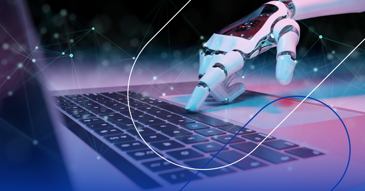 mão de robô toca com dedo indicador em um teclado de notebook